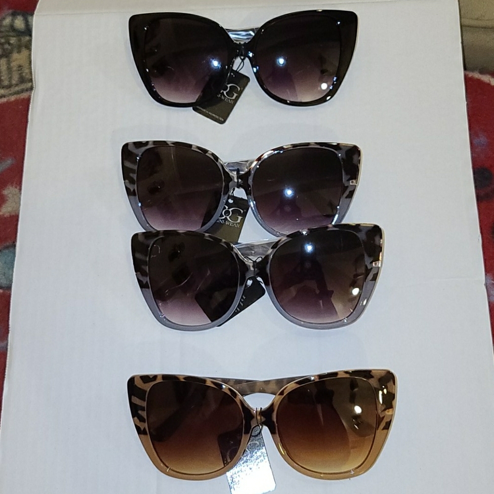 NWT** Cat eye SUNGLASSES with Gold trim - Picture 3 of 5
